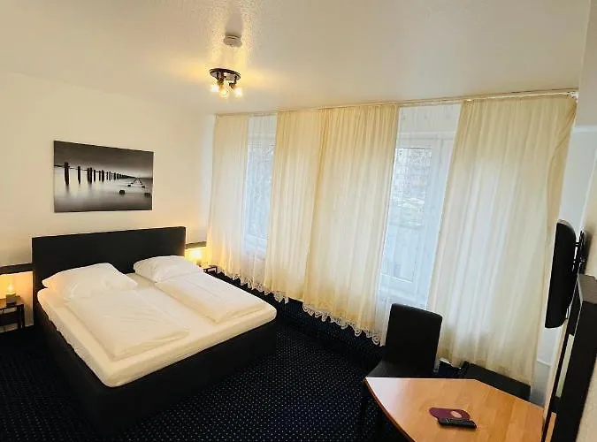 Hotel Schwarzer Baer 3*