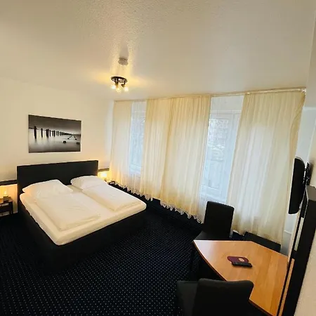 Hotel Schwarzer Baer 3*