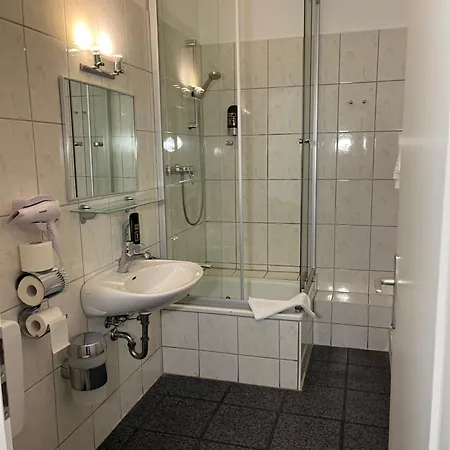 מלון Schwarzer Baer 3*
